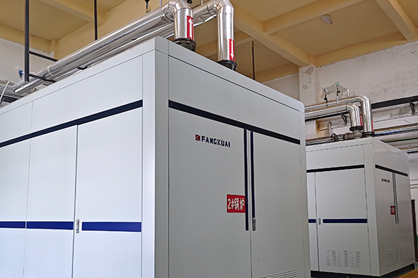 玉樹某服務中心使用方快鍋爐兩臺4噸電真空熱水鍋爐