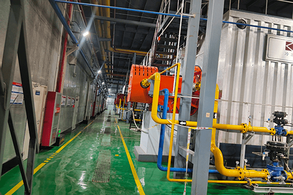 天津某熱源工廠使用方快鍋爐3臺(tái)80噸2臺(tái)40噸燃油氣水管熱水鍋爐