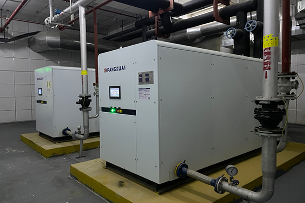 武漢臨空港酒店使用方快鍋爐兩臺2.5噸燃氣真空熱水鍋爐