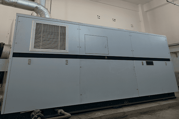 唐山狂歡動物城水世界一臺1400kw燃氣真空熱水鍋爐